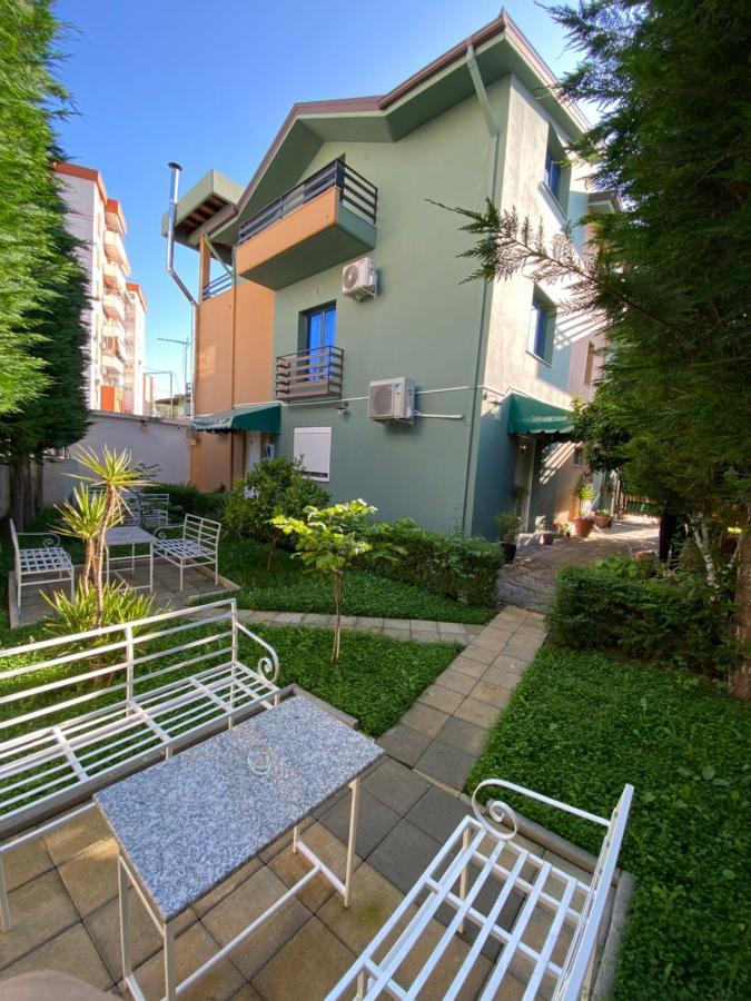 Vila Ajdinaj Berat Esterno foto