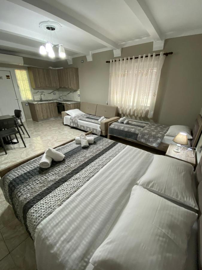 Vila Ajdinaj Berat Esterno foto