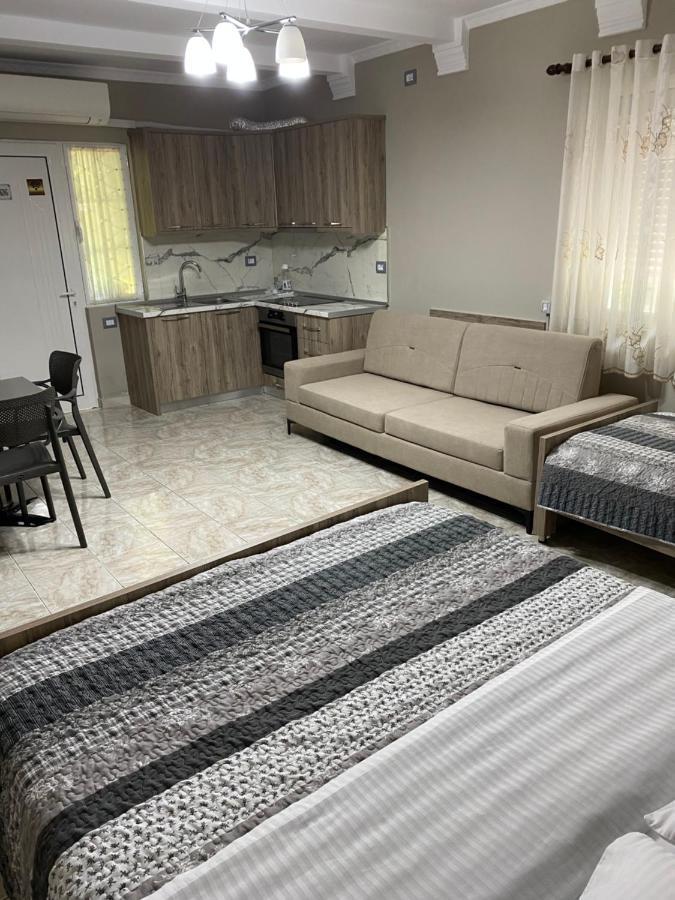Vila Ajdinaj Berat Esterno foto