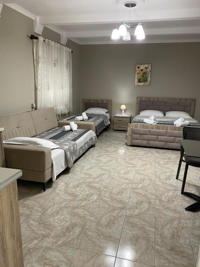 Vila Ajdinaj Berat Esterno foto