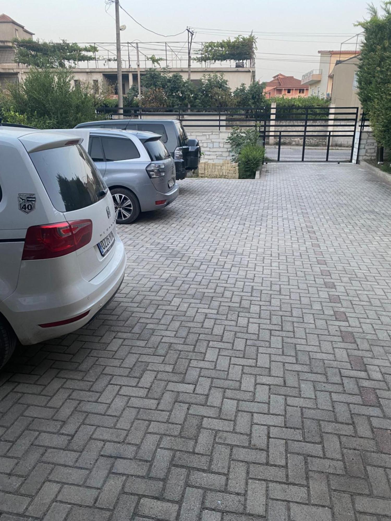 Vila Ajdinaj Berat Esterno foto