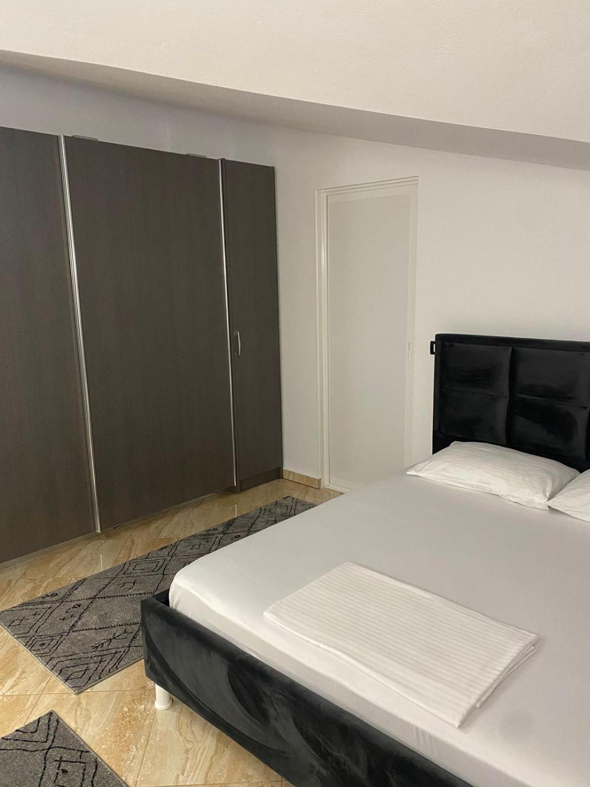 Vila Ajdinaj Berat Esterno foto