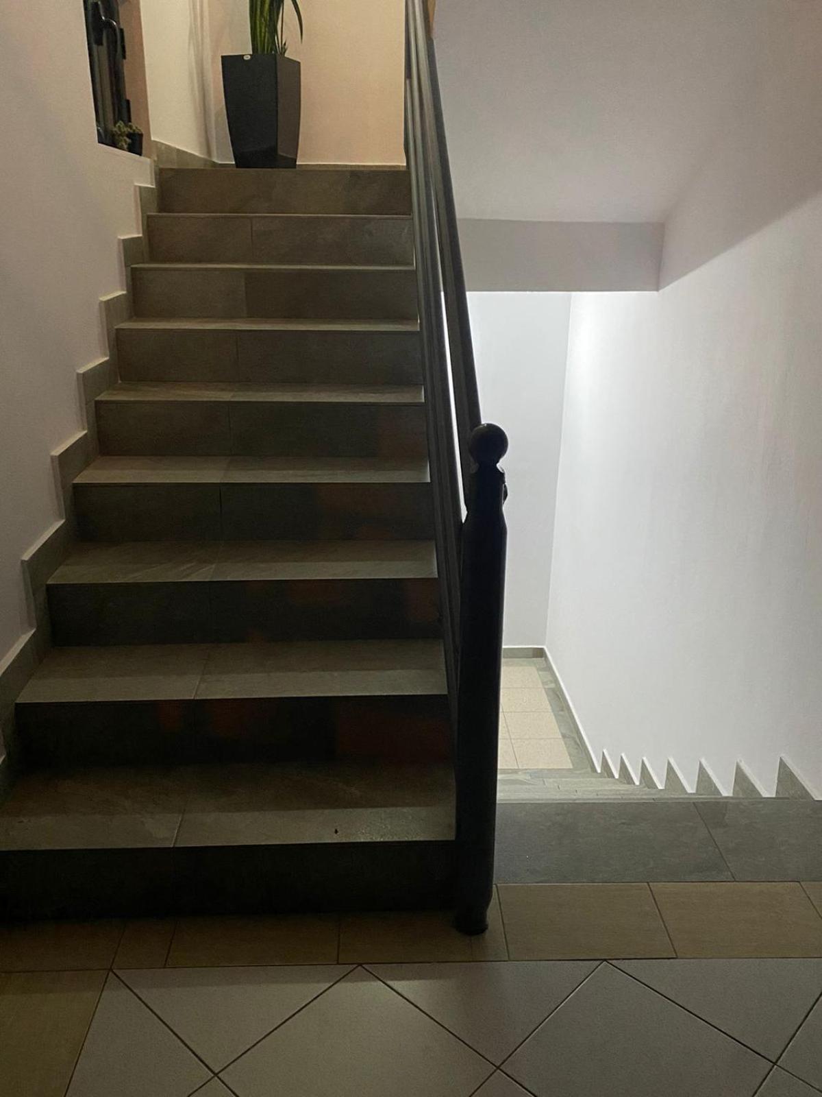 Vila Ajdinaj Berat Esterno foto